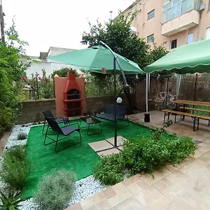 Casa Clara Centro Con Giardino Oristano
